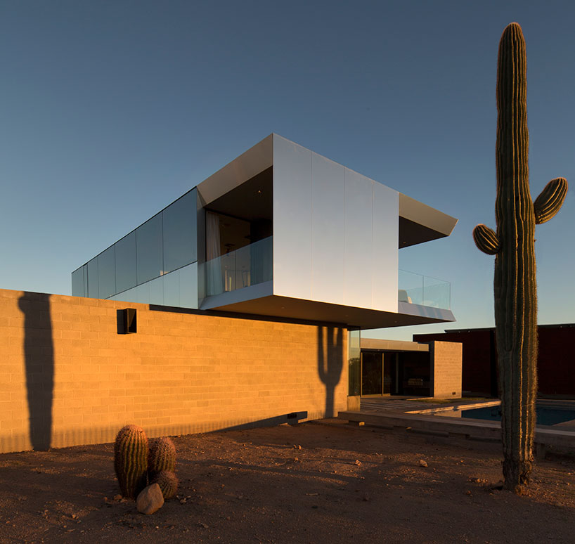 chen + suchart studio reflect desert landscapes on the staab residence