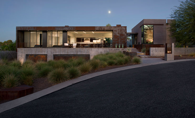 chen + suchart studio's yerger residence frames the arizona landscape