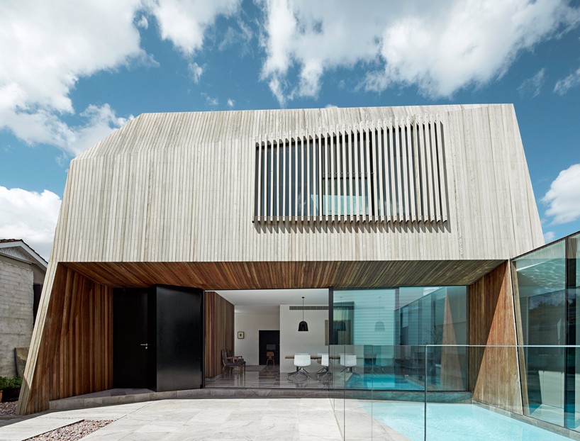 coy + yiontis connects suburban melbourne home with timber crafted extension