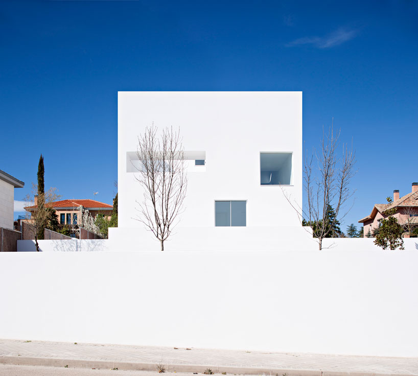 estudio-campo-baeza-cala-house-madrid-spain-designboom-02