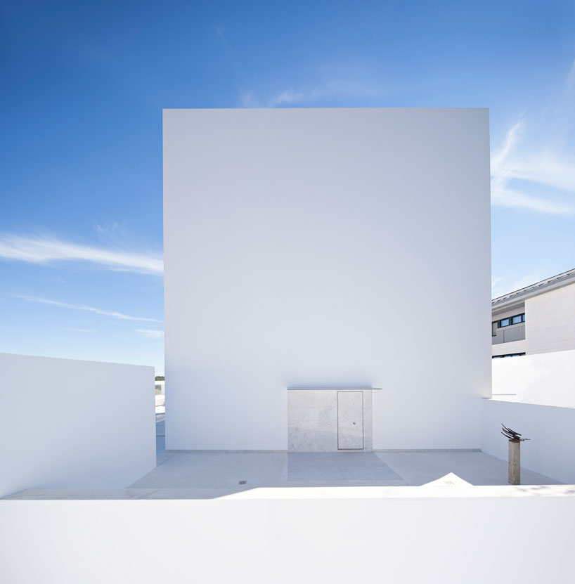 estudio-campo-baeza-cala-house-madrid-spain-designboom-02
