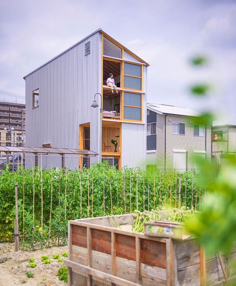 OFEA crafts multi-leveled family home with pottery workshop in japan