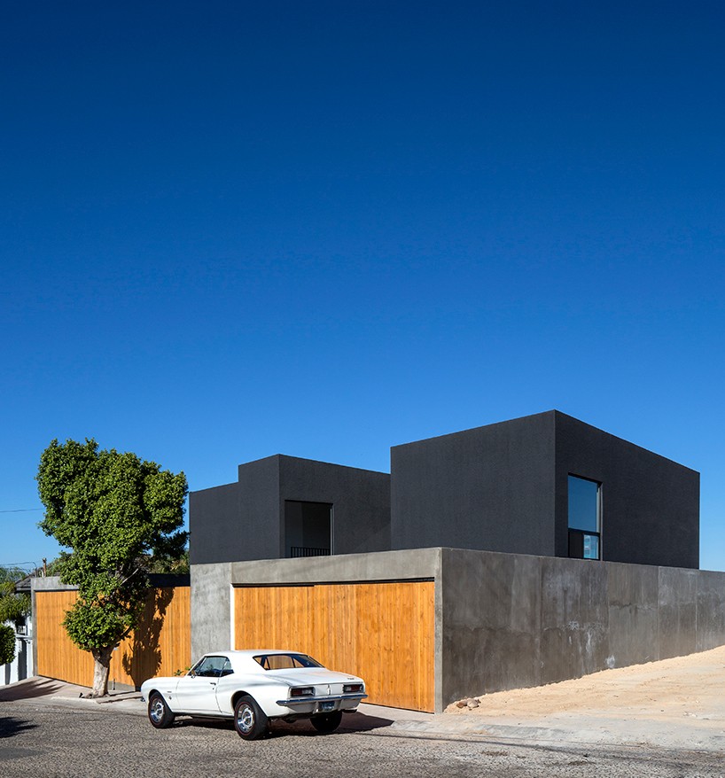 T38studio builds three trapezoidal-prisms house in tijuana, mexico