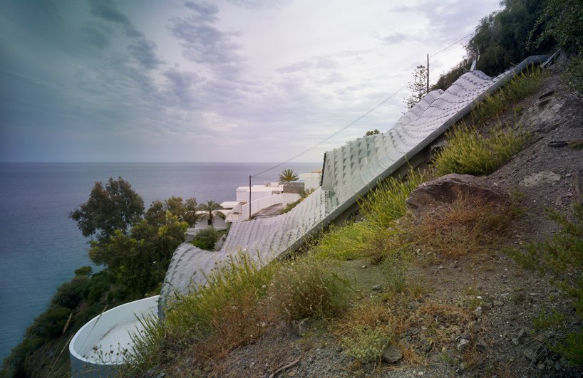 gilbartolome-architects-house-on-the-cliff-granada-designboom-02