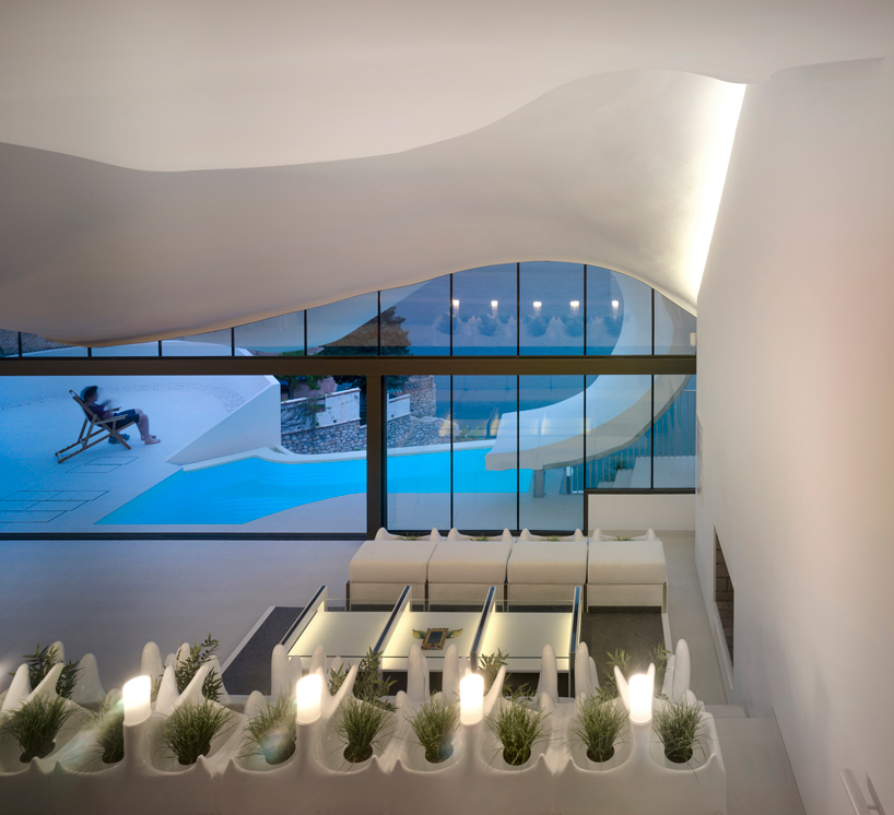 gilbartolome-architects-house-on-the-cliff-granada-designboom-02