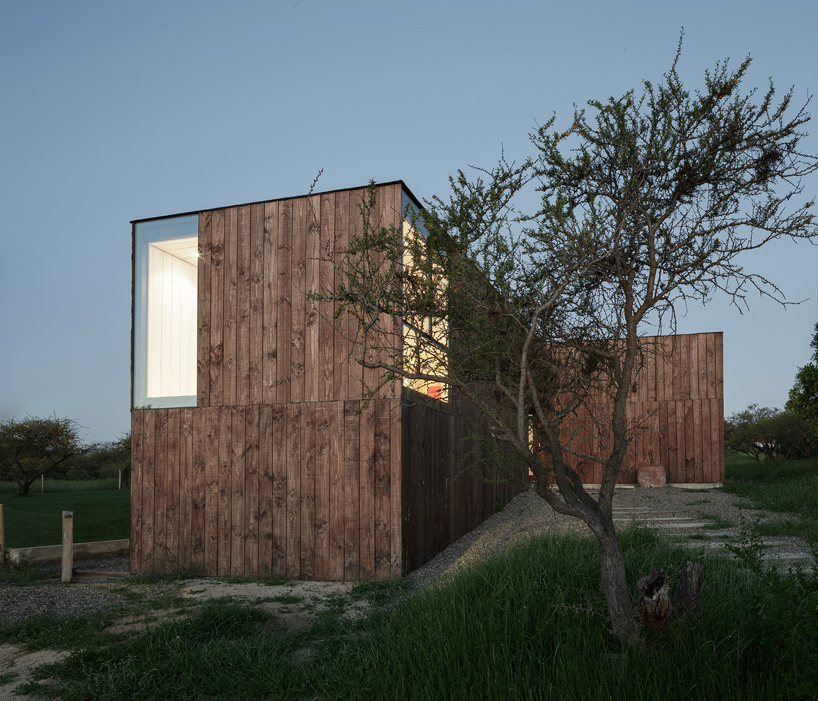ricardo-torrejon-architects-casa-CML-chile-designboom-02
