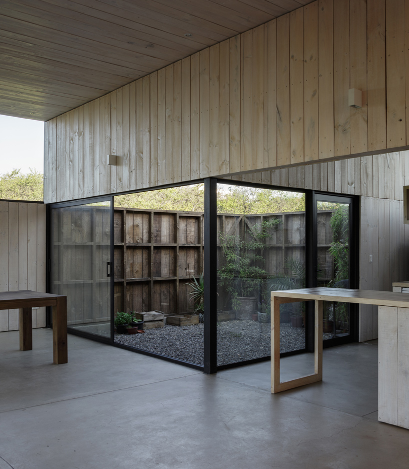 ricardo-torrejon-architects-casa-CML-chile-designboom-02