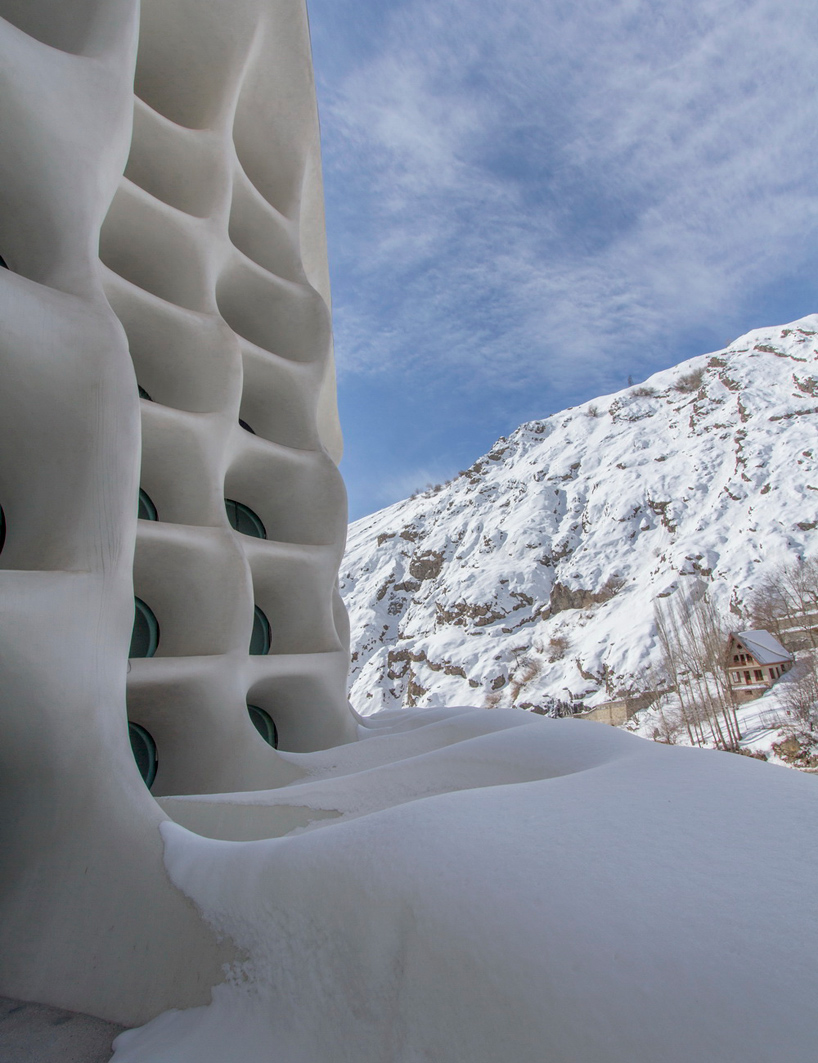 ryra-studio-barin-ski-resort-iran-designboom-02