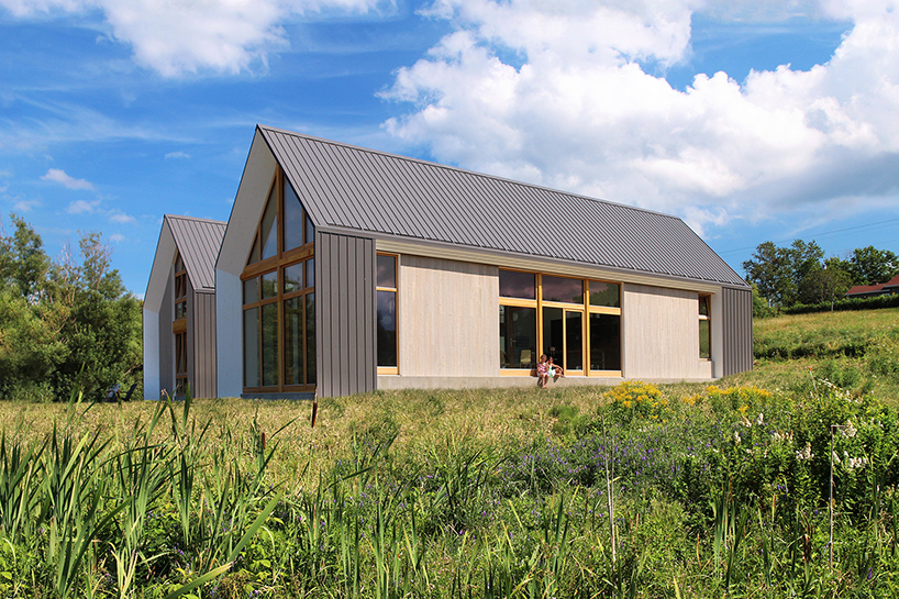 YH2-yiacouvakis-hamelin-architectes-les-jumelles-the-twins-house-caraquet-canada-designboom-09
