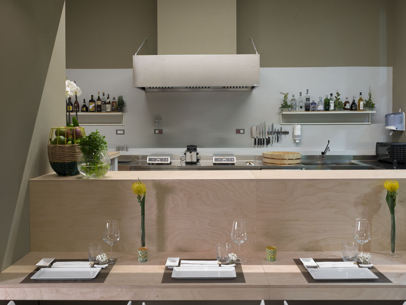 casamaki-sushi-bar-studio-zero85-italy-designboom-02