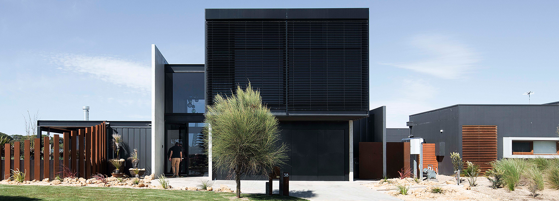 australian pool residence conceived as a place to live and entertain