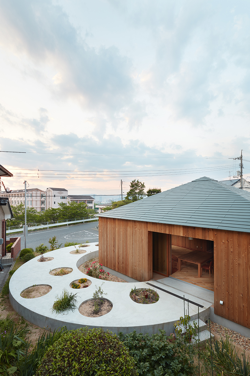 fujiwaramuro-architects-house-in-mukainada-hiroshima-japan-designboom-02