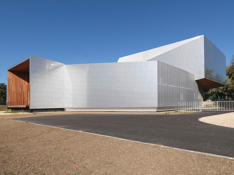 herault-arnod-architectes-modern-music-centre-france-designboom-04