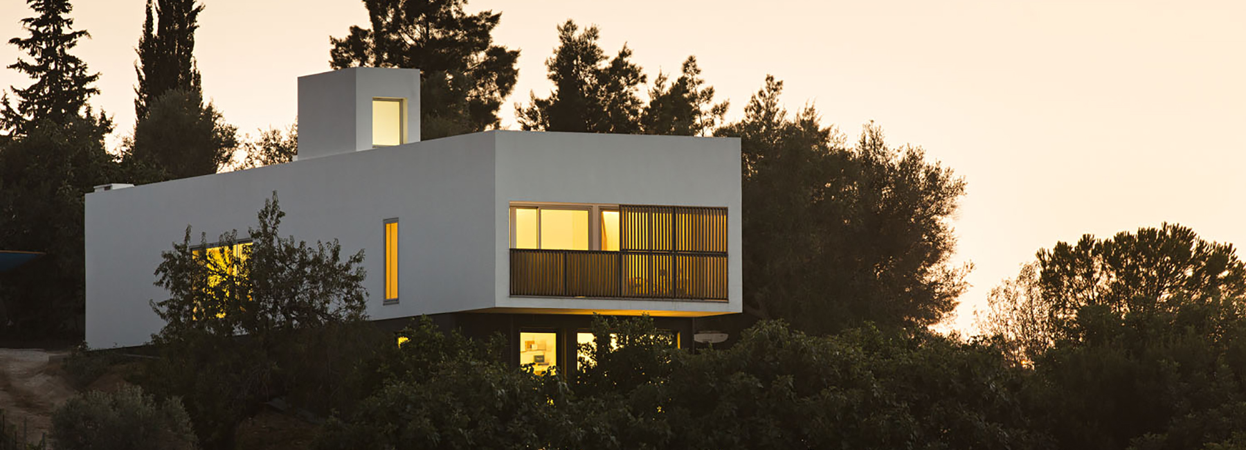this adaptable house in southern portugal can transform into a hotel