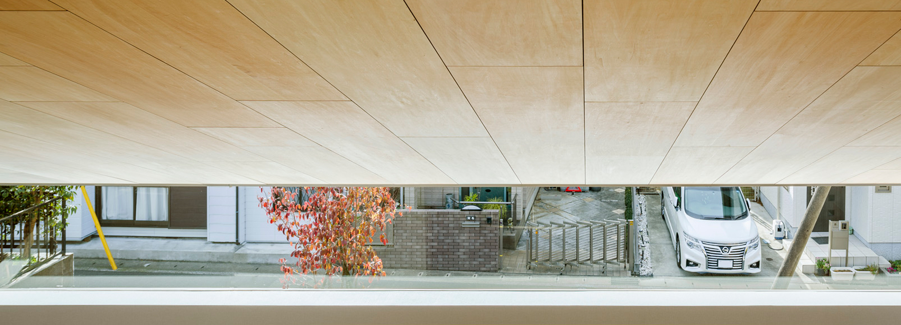 DOG architect tops house in japan with two-tier roof