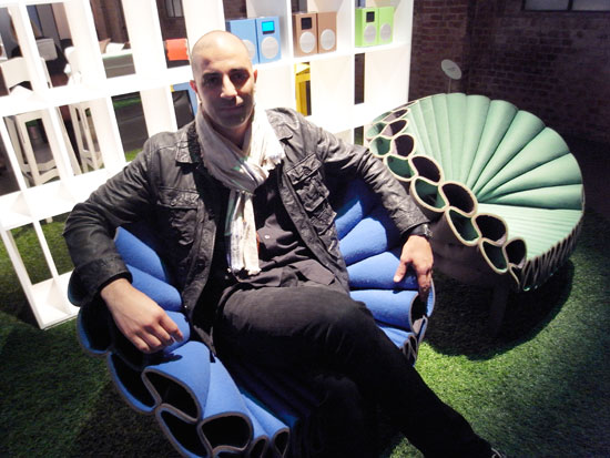 dror:cappelliniのための孔雀の椅子