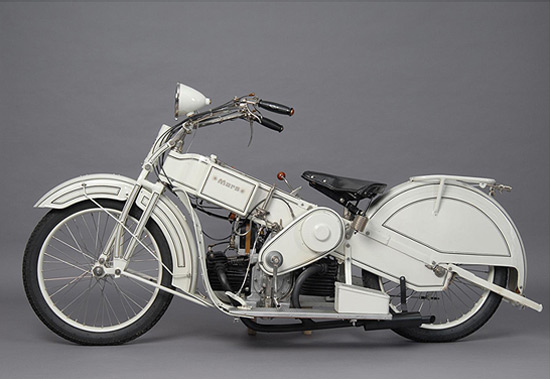 sinheim, alemanha - maio 2022 moto branca motocicleta mars