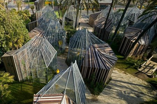batlle and roig architects: cages for macaws at the barcelona zoo