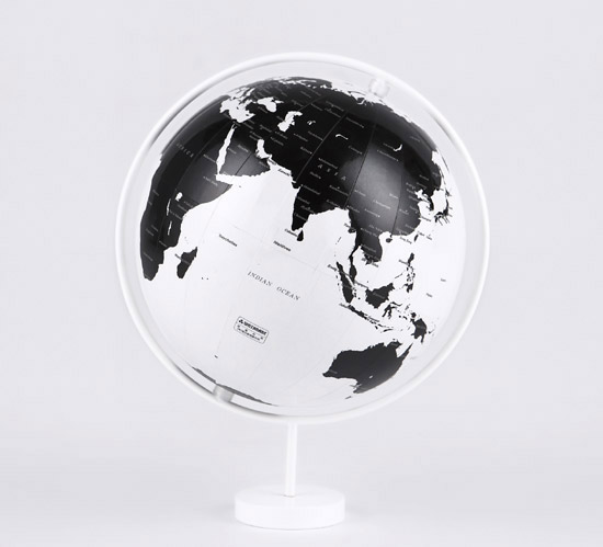 nendo: corona black and white globe