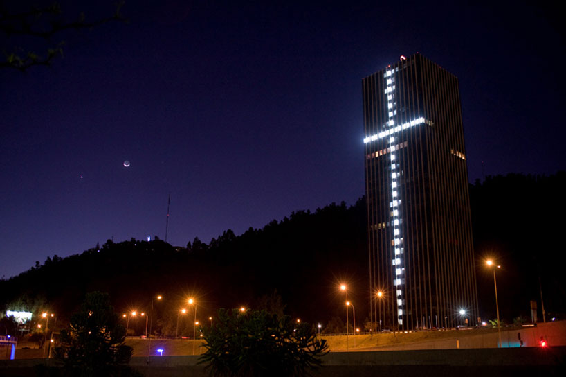 sebastin errazuriz: 'cross of light' supporting the 33 trapped chilean miners