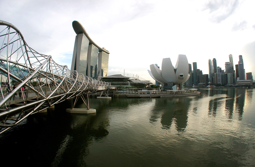 moshe safdie: artscience museum, singapore