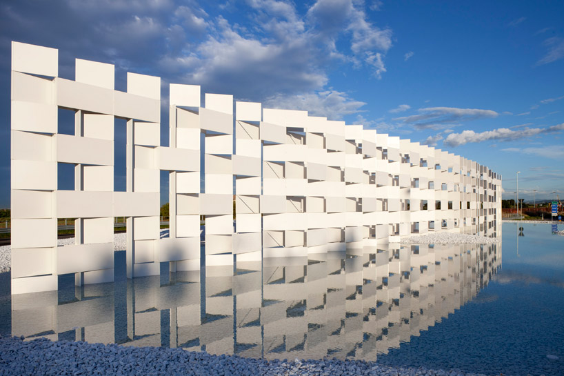 kengo kuma: casalgrande ceramic cloud