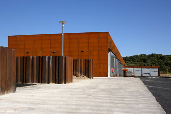 N + B architects: exploitation center in brissac, france