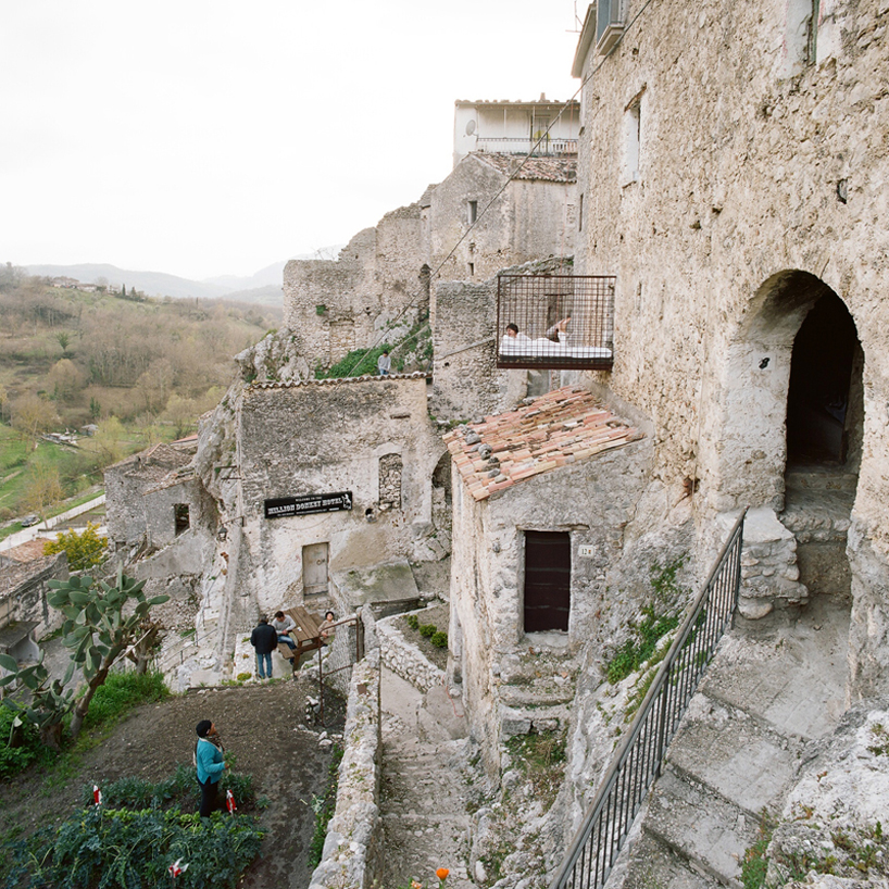 feld72: million donkey hotel