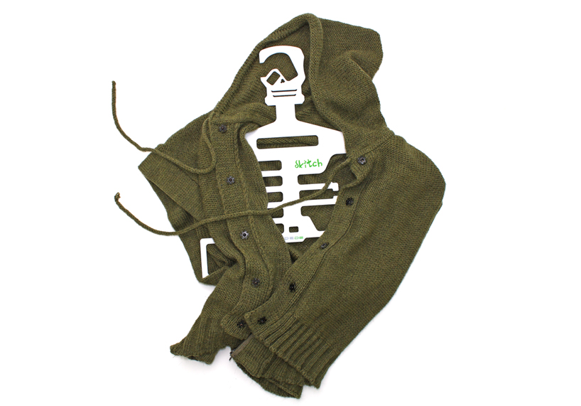 dede: skeletons in the closet hanger