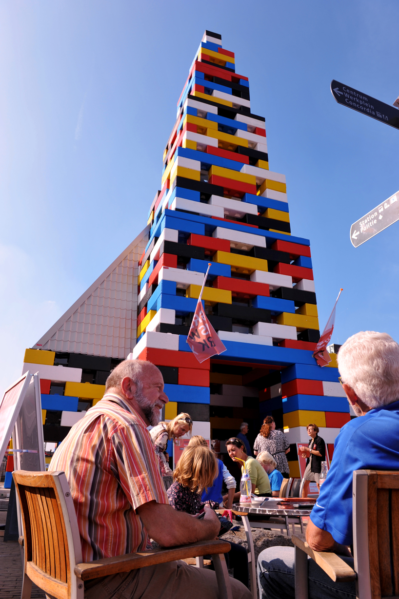 temporary pavilion made of lego bricks by LOOS.FM
