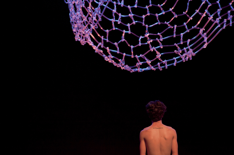 andreia garcia: earth wire set design