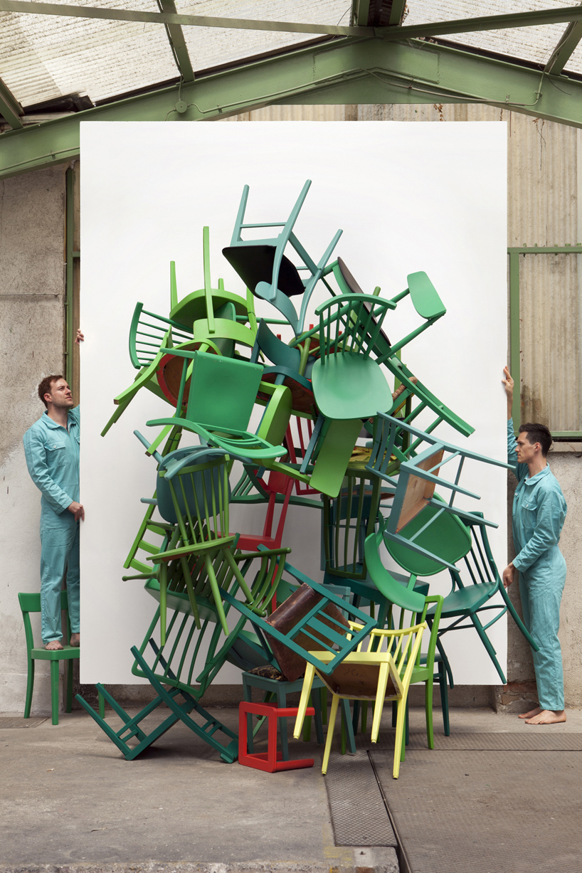 silvio teixeira: the green chairs video installation
