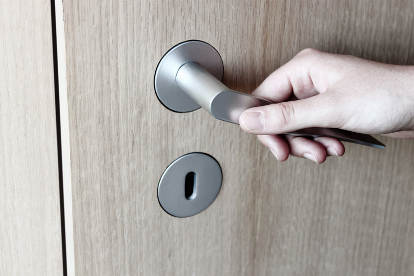julianwilczek_handsondoorhandles_1_small.jpg