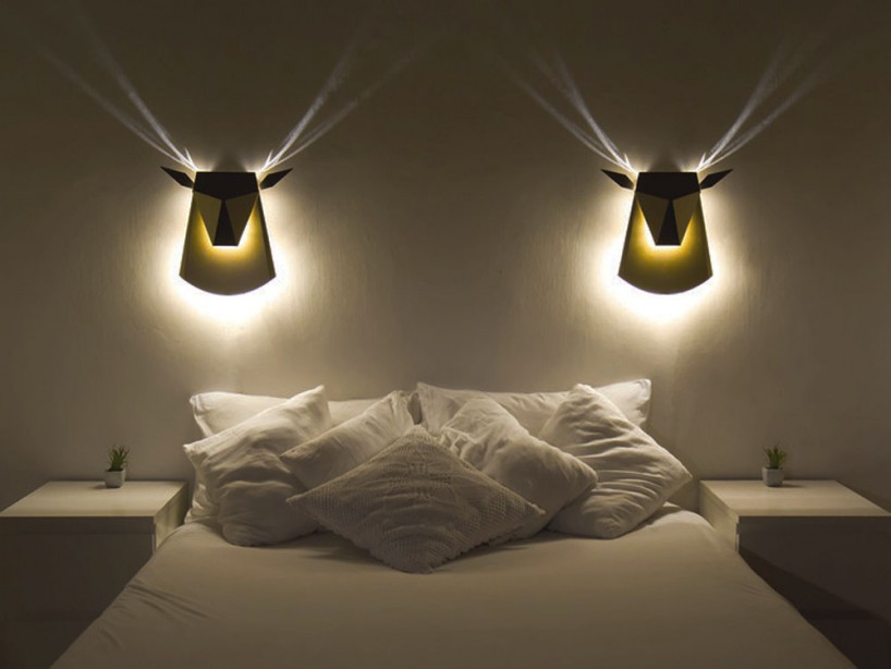 Deer shaped wall lamp adds golden ambiance to your home 