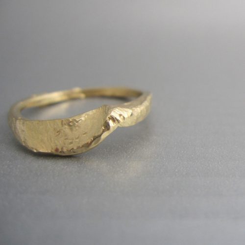 onda ring in solid gold