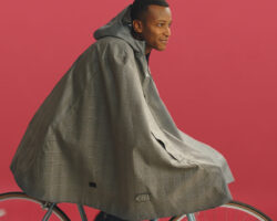 <strong>Cleverhood</strong> classic houndstooth cape made of a durable waterproof polyester