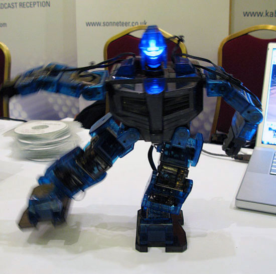 CES 2009: MECH RC robot