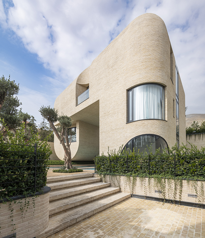 curved arches stack together for central courtyard villa by nextoffice in iran