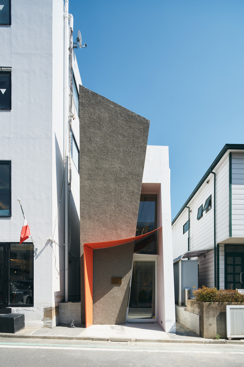 bold sculpted volumes shape stationary store in tokyo by MET team architects