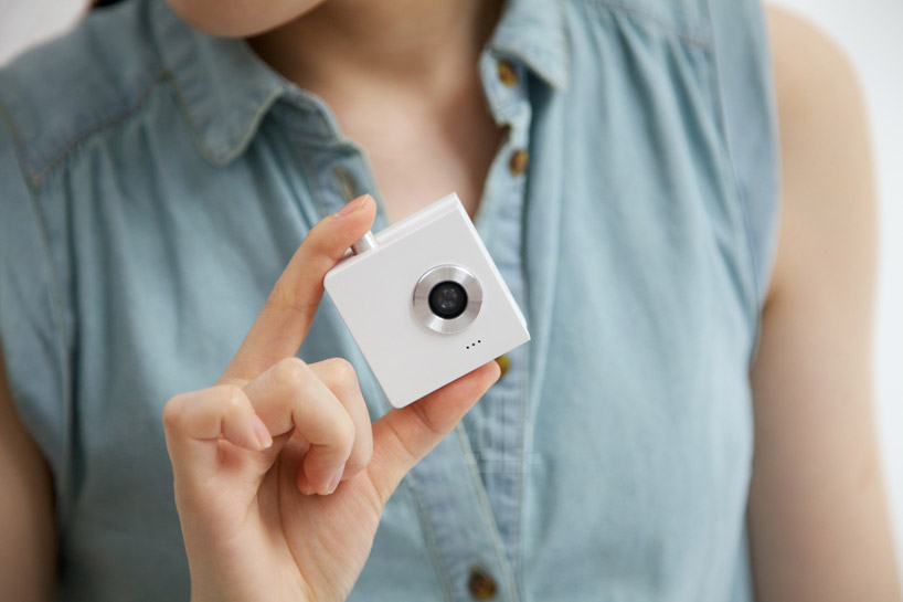 the duo camera by chinwei liao splits in half