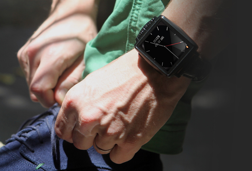 omate X companion smartwatch connects to iPhone and android