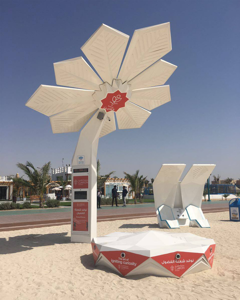 solar powered smart palm trees provide dubai with WIFI & charging points