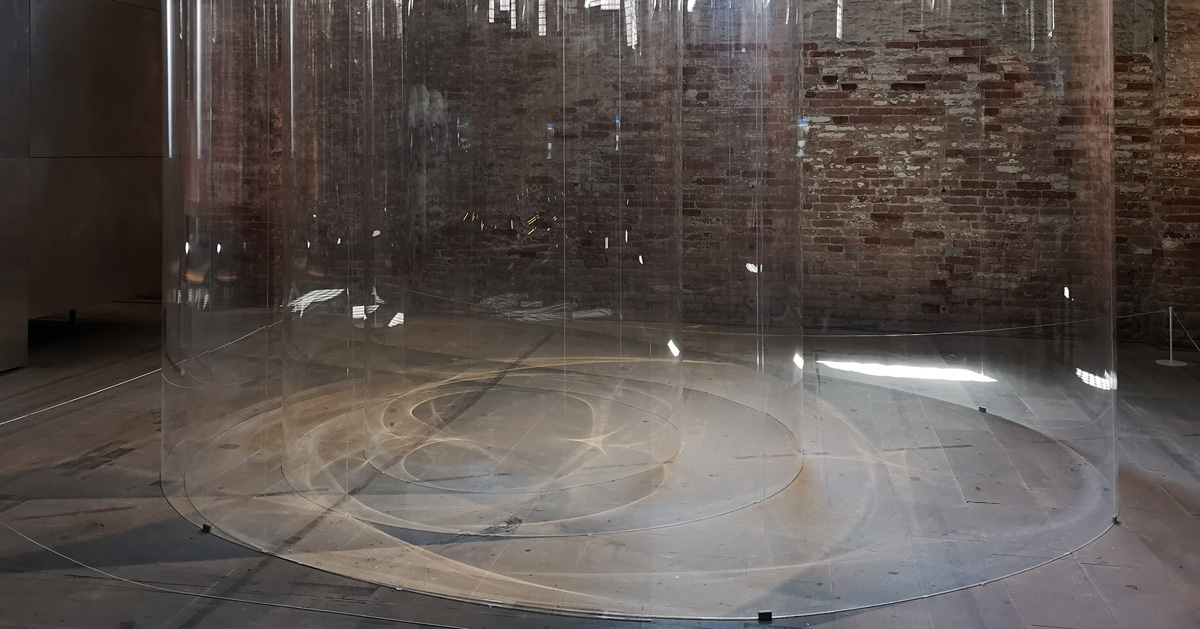 SANAA's poetic installation distorts viewers' surroundings using