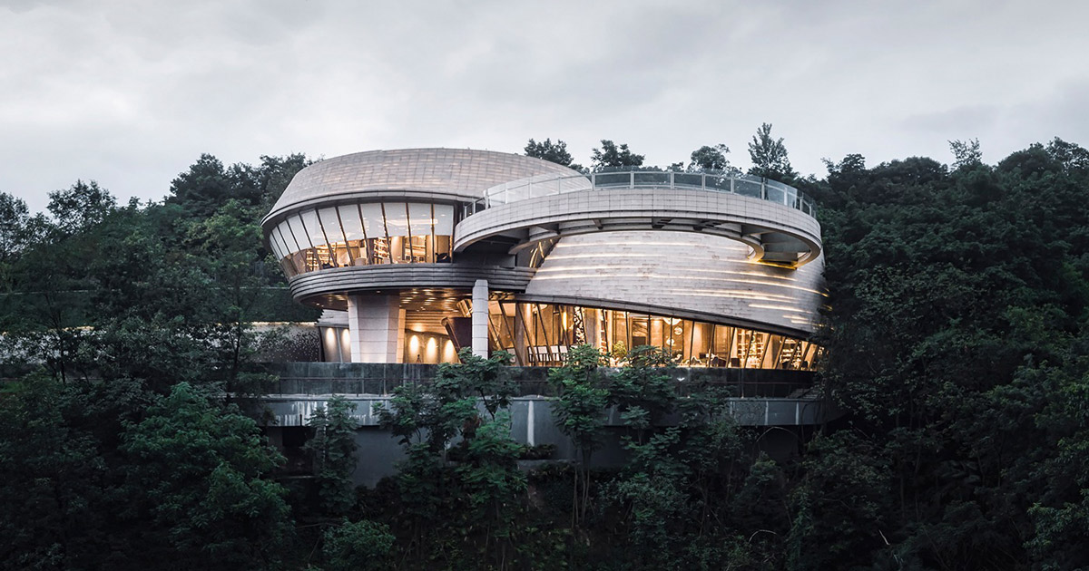 the LOOP by LWK + PARTNERS features a glass skywalk in china