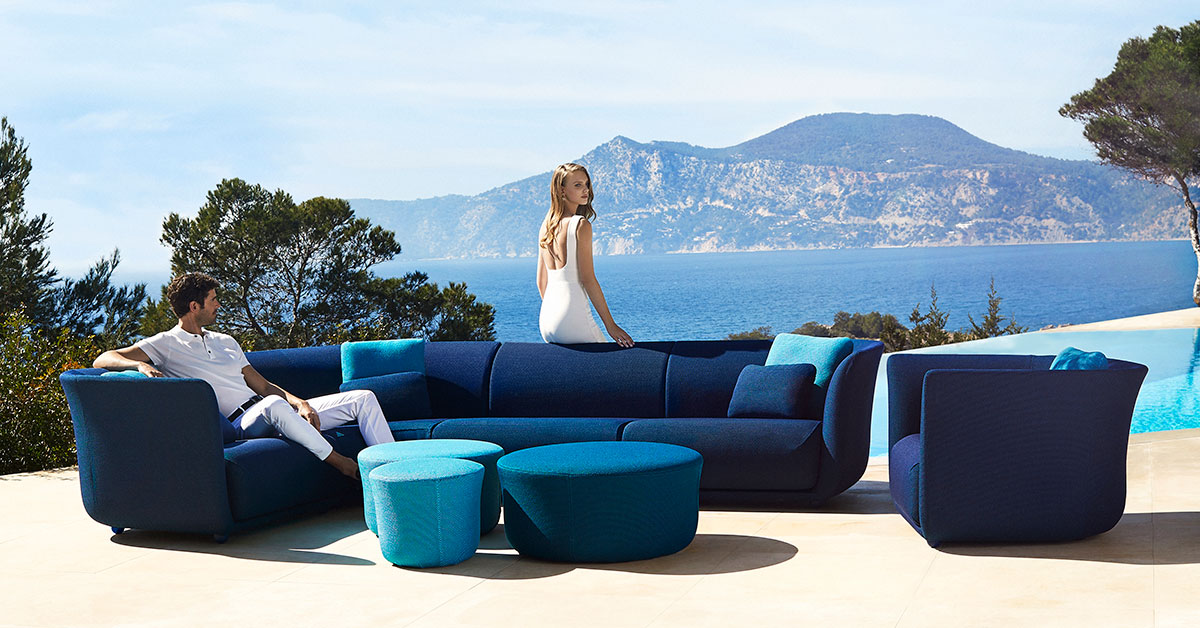 softness of vondom suave by marcel wanders blurs in and outdoor boundaries