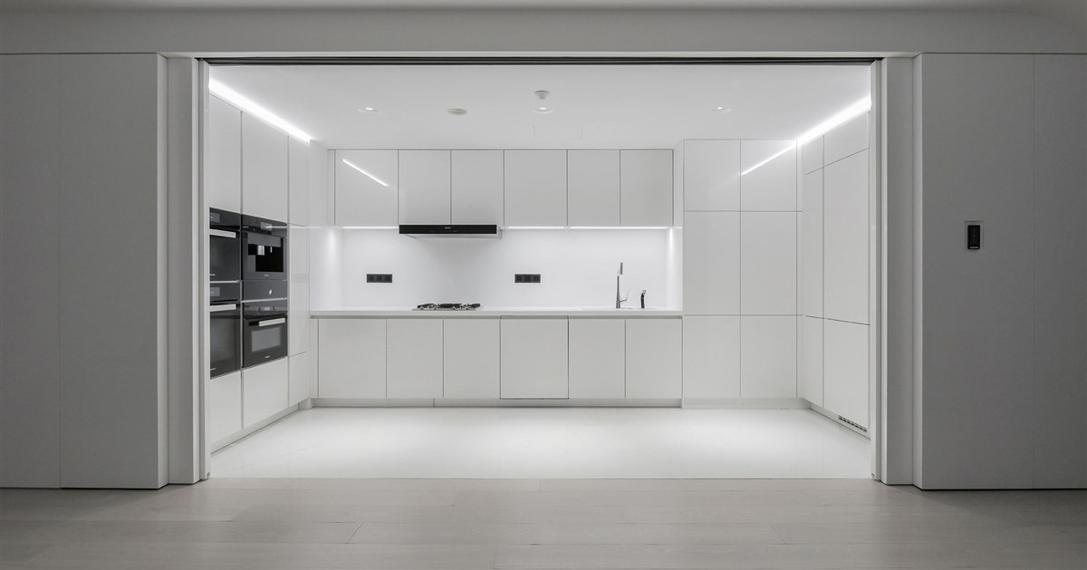 DEVOLUTION designs minimal smart apartment for germaphobe client in china