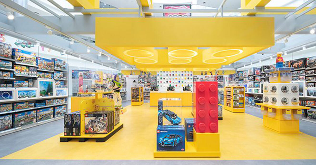 Crack pot enkemand makker chain + siman design colorful LEGO store within shopping mall in mexico