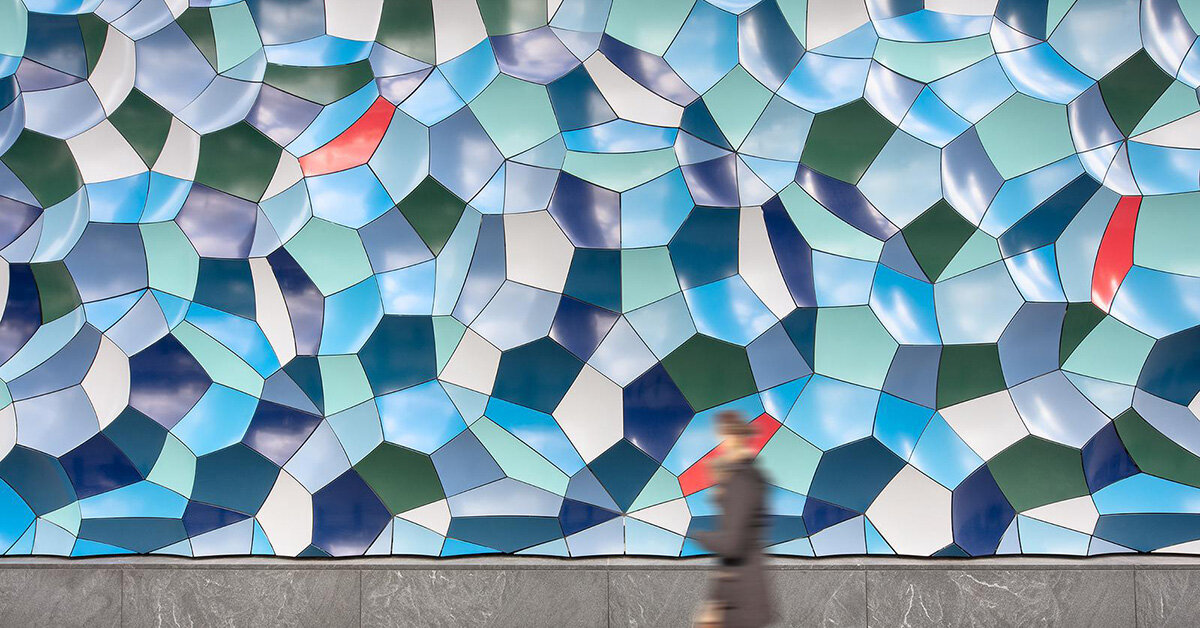 olafur eliasson installs 1,963 dynamic metal tiles at