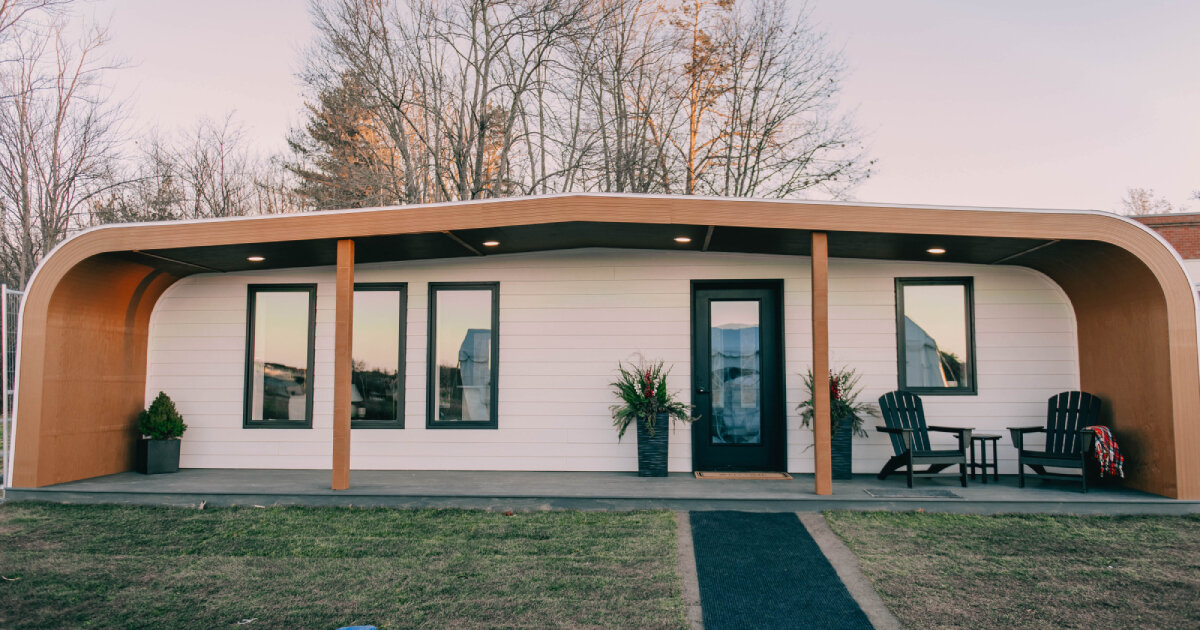 world’s first 100% bio-based 3D-printed home in maine is built with sawdust and corn