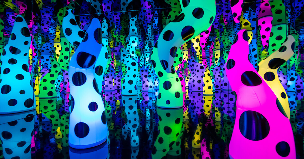 yayoi kusama’s love is calling exhibition grows a mirrored forest of glowing tentacles in miami